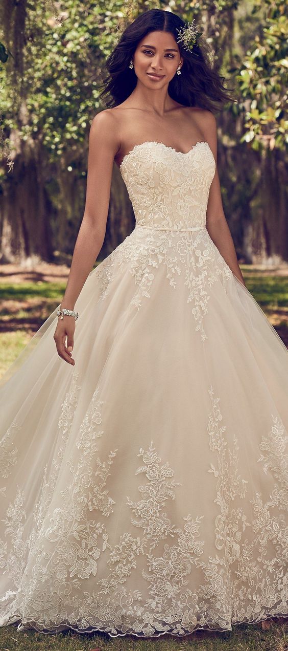 Glamorous Ball Gown Wedding Dresses for 2018 Trends